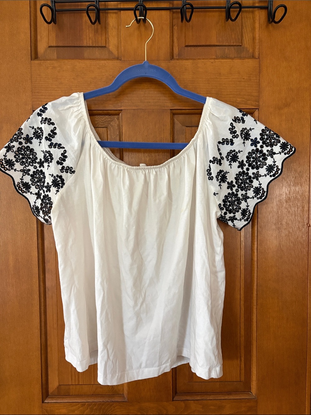 White Embroidered Puff Sleeve Women’s Top